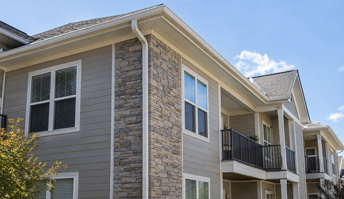 Apartment building with clean gutter system