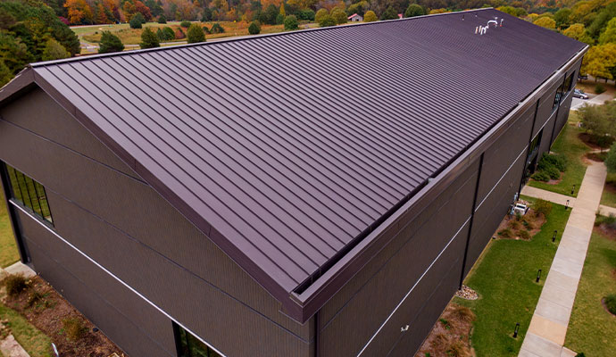Industrial building with clean gutter system
