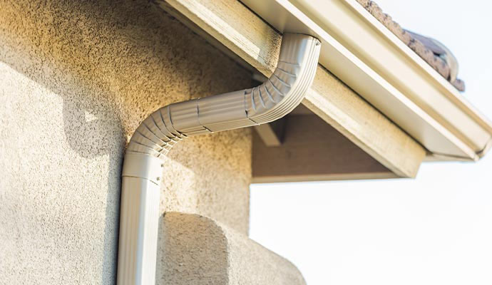 An aluminum rain gutter
